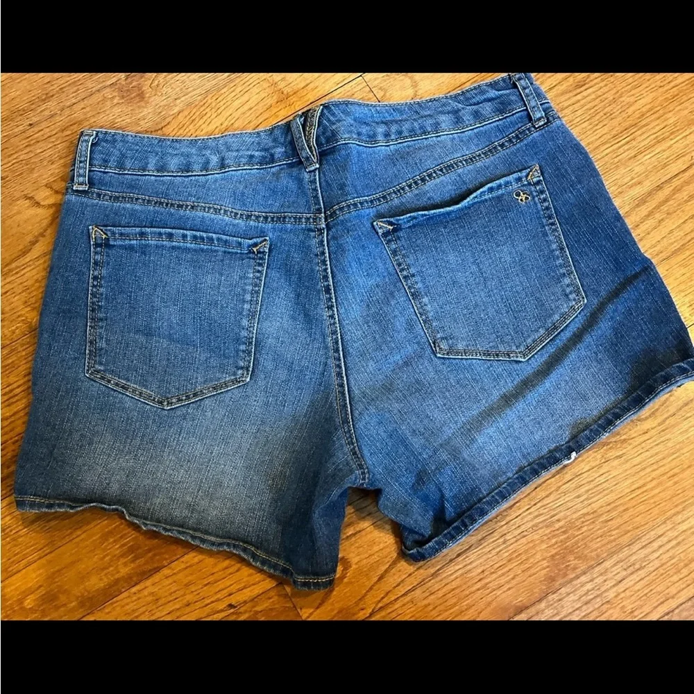 Blue Denim Shorts Jessica Simpson size 31. - Picture 6 of 8